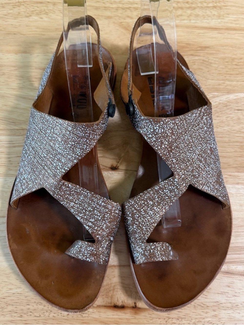 Cydwoq Pallas Copper Crackle Leather
Sandals Size 40.5